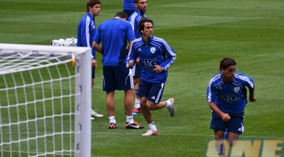 יוסי בניון ומאור בוזגלו מתרגלים התקפה (ההתאחדות לכדורגל) (ONE) יוסי בניון ומאור בוזגלו מתרגלים התקפה (ההתאחדות לכדורגל) (ONE)