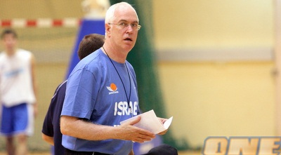 אריק שיבק: &qout;הגנה חלשה בחצי הראשון&qout; (משה חרמון)