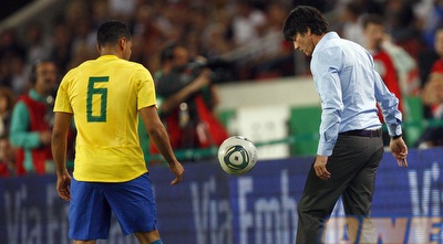 יואכים לב מפגין כישורים (רויטרס)