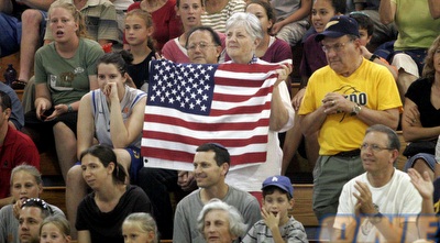 דגל ארה&qout;ב ביציע (יניב גונן) דגל ארה&qout;ב ביציע (יניב גונן)