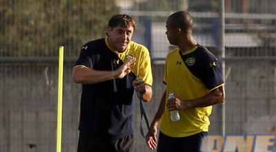 ניבאלדו עם אובארוב בשיחה צפופה (יוסי ציפקיס) ניבאלדו עם אובארוב בשיחה צפופה (יוסי ציפקיס)