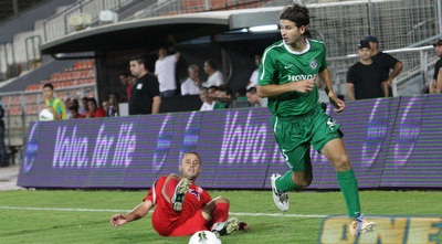 איציק כהן מחלץ כדור מחאלד חלאילה (עמית מצפה)