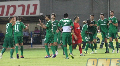 וויאם עמאשה וגוסטבו בוקולי זוכים לברכות מהחברים (עמית מצפה)