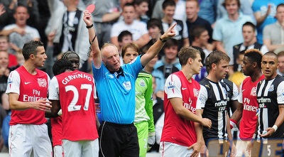 ג´רביניו רואה כרטיס אדום (GettyImages)