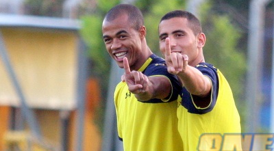 אורי כהן וניבלאדו מראים מי מספר 1 (משה חרמון)