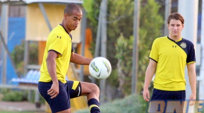 ניבלאדו מקפיץ כדור (משה חרמון)