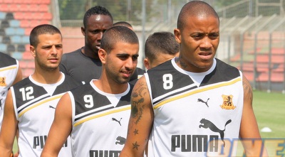 דינו אנדלובו. ישתף פעולה עם פיני בלילי בחוד (משה חרמון)