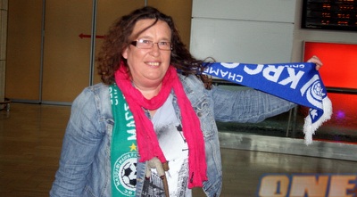 אוהדת גנק עם הצעיף המשולב (משה חרמון)