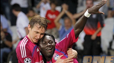 בפיטמבי גומיס חוגג עם קיל קלסטרום (רויטרס)