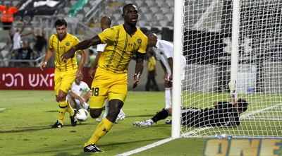 ורץ לכיוון האוהדים (יוסי ציפקיס)