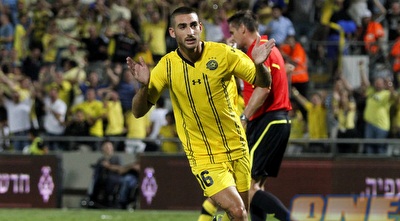 אלירן עטר חוגג את השער השני (יוסי ציפקיס)