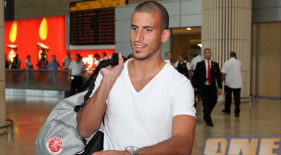 אביחי ידין. הוריד את החולצה של המועדון. אולי התבייש? (מור שאולי) אביחי ידין. הוריד את החולצה של המועדון. אולי התבייש? (מור שאולי)