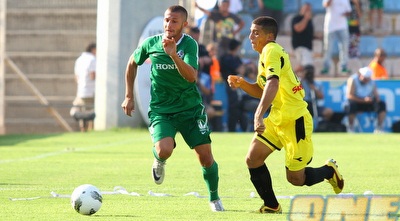 פיראס מוגרבי רודף אחרי מוחמד גדיר בפתיחת המשחק (שי לוי) פיראס מוגרבי רודף אחרי מוחמד גדיר בפתיחת המשחק (שי לוי)