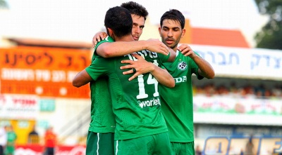 תמיר כהן מחבק את עמאשה. הקשר רשם בישול, החלוץ שלושער (שי לוי) תמיר כהן מחבק את עמאשה. הקשר רשם בישול, החלוץ שלושער (שי לוי)