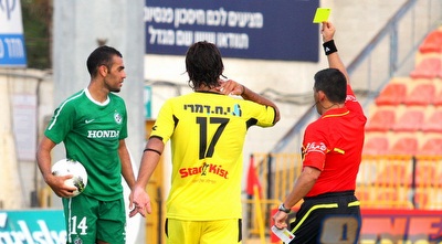 עמאשה מקבל צהוב. האמת? הוא ממש רצה את זה (שי לוי) עמאשה מקבל צהוב. האמת? הוא ממש רצה את זה (שי לוי)