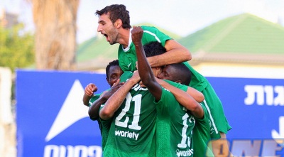 הירוקים חוגגים, אתם יכולים לנחש מי מתחבא במרכז (שי לוי) הירוקים חוגגים, אתם יכולים לנחש מי מתחבא במרכז (שי לוי)