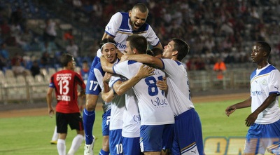 וחוגג עם החברים (עמית מצפה)