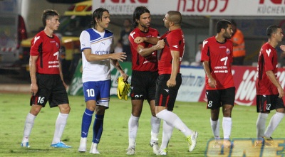 גולן חרמון מרגיע את ערן לוי (עמית מצפה)