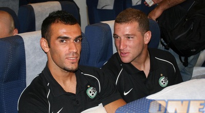 עותמאן ועמאשה במצב רוח טוב במטוס (דולב נישליס) עותמאן ועמאשה במצב רוח טוב במטוס (דולב נישליס)