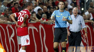 קשטן צועק, ידין ברקע. תמונה שגרתית בהפועל? (יוסי ציפקיס)