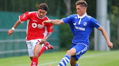 מאור בוזגלו במדי ליאז&acute;. בישול כבר במשחק הראשון