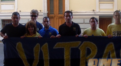 אוהדי מכבי ת&qout;א ביוון (ONE)