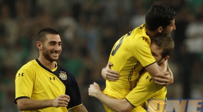 מכבי ת&qout;א חוגגת (רויטרס)