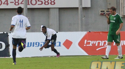 אפרים בוגאלה חוגג. &qout; (עמית מצפה)