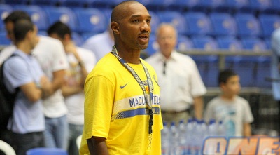 דריק שארפ (משה חרמון)