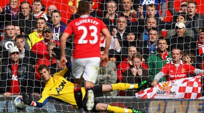 דה חאה הודף את הפנדל (GettyImages)