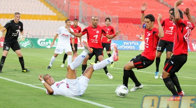 טל בן חיים נופל, יוסי דורה תוהה (משה חרמון)