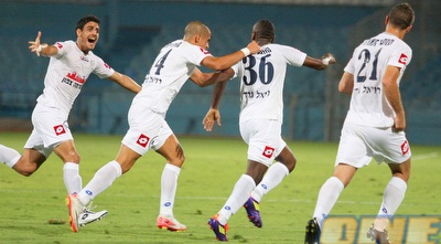 דני פרדה חוגג עם חבריו (משה חרמון)