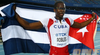 רובלס חוגג בסיום ריצת המשוכות (GettyImages)