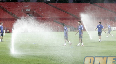 שחקני הנבחרת וממטרות (יניב גונן)