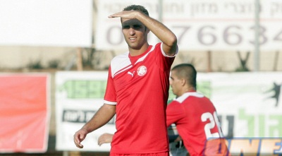 טל חן מסתכל טוב. ראה כרטיס אדום (יניב גונן) טל חן מסתכל טוב. ראה כרטיס אדום (יניב גונן)