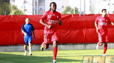 אוסנגה. החל להיבחן בקבוצה (שי לוי) אוסנגה. החל להיבחן בקבוצה (שי לוי)