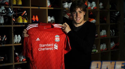 קואטס עם חולצת ליברפול (ONE) קואטס עם חולצת ליברפול (ONE)