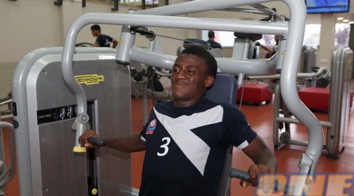 אמוס קולי עושה שרירים (עמית מצפה)