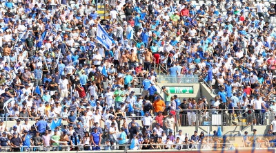 אוהדי הנבחרת. פרננדז פירגן להם, הם קראו לו להתפטר (שי לוי)