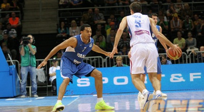 בלו שומר על טפיץ´ (שי לוי (כתב))