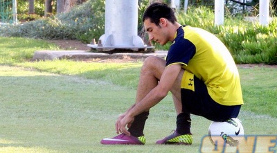 פונצ´ץ. &qout; (משה חרמון)