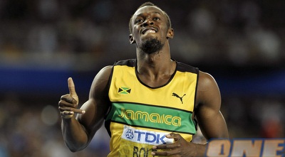 אחרי הפסילה ב-100, בולט הגן על התואר ב-200 (רויטרס) אחרי הפסילה ב-100, בולט הגן על התואר ב-200 (רויטרס)