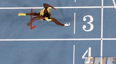 אוסיין בולט חוצה את קו הסיום (רויטרס) אוסיין בולט חוצה את קו הסיום (רויטרס)