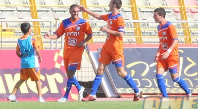 עדן שאשא חוגג עם החברים (משה חרמון)