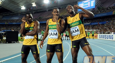 בולט רוקד עם החברים (GettyImages) בולט רוקד עם החברים (GettyImages)