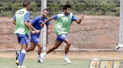 תומר סוויסה רודף אחרי נאור פסר (יניב גונן)