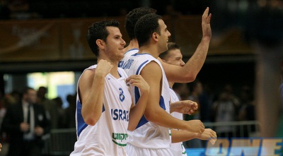 כדיר ופניני חוגגים ניצחון לבן (שי לוי)