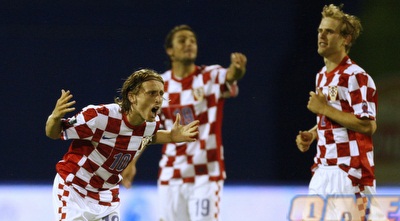 לוקה מודריץ´ ואיבן סטריניץ´ חוגגים על ישראל (רויטרס)