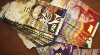 הסוכן גוזר קופון, השחקן סופר את הכסף הסוכן גוזר קופון, השחקן סופר את הכסף