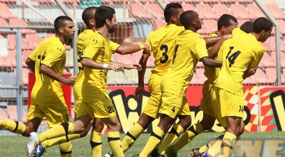 שחקני מכבי תל אביב חוגגים את שער השוויון (מור שאולי)